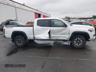 2021 Toyota Tacoma 4WD SR5 with VIN 3TMDZ5BN6MM108851, listed as a IAAI auction lot 41513057 with 25,261 mi miles. Bid and sale history available at carsss.com. Image 13.
