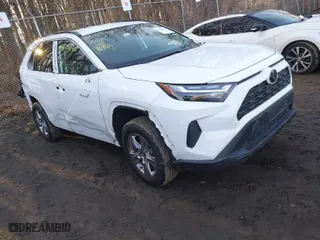 2022 Toyota RAV4 XLE with VIN 2T3P1RFV4NC305332, listed as a IAAI auction lot 41543826 with 11,240 mi miles. Bid and sale history available at carsss.com. Image 1.