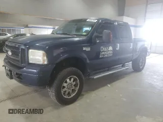 2005 Ford F-250 XL z VIN 1FTSW21545EC81128, wystawiony jako Copart lot #56882565 z przebiegiem 271 960 mil mil oraz Szkoda całkowita • Salvage title. Historia ofert i sprzedaży dostępna na DreamBid. Obrazek 1.