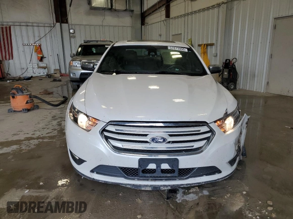 2017 Ford Taurus Limited z VIN 1FAHP2J85HG121887, wystawiony jako Copart lot #57873955 z przebiegiem 104 535 mil mil oraz Nie do naprawy • Non repairable. Historia ofert i sprzedaży dostępna na DreamBid. Obrazek 5.
