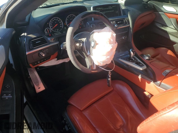 2015 BMW M6 z VIN WBSLX9C54FD160753, wystawiony jako Copart lot #83486484 z przebiegiem 80 275 mil mil oraz Szkody całkowita. Historia ofert i sprzedaży dostępna na DreamBid. Obrazek 8.
