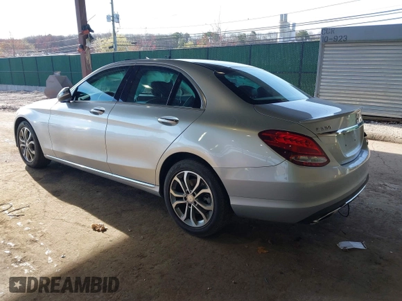 2016 Mercedes-Benz C 300 z VIN 55SWF4JB5GU176844, wystawiony jako IAAI lot #42049446 z przebiegiem 63 801 mil mil oraz . Historia ofert i sprzedaży dostępna na DreamBid. Obrazek 3.