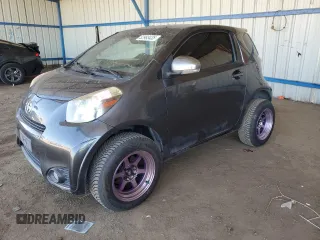 2012 Scion iQ z VIN JTNJJXB09CJ012794, wystawiony jako Copart lot #52983435 z przebiegiem 135 927 mil mil oraz Szkoda całkowita • Salvage title. Historia ofert i sprzedaży dostępna na DreamBid. Obrazek 1.