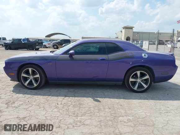 2014 Dodge Challenger R/T z VIN 2C3CDYBT0EH143576, wystawiony jako IAAI lot #42333984 z przebiegiem 189 874 mil mil oraz . Historia ofert i sprzedaży dostępna na DreamBid. Obrazek 14.