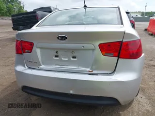 2013 Kia Forte LX z VIN KNAFT4A29D5724932, wystawiony jako IAAI lot #42187065 z przebiegiem Nie podano mil oraz . Historia ofert i sprzedaży dostępna na DreamBid. Obrazek 15.