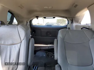 2023 Toyota Sienna Limited z VIN 5TDZSKFC7PS090348, wystawiony jako Copart lot #50559485 z przebiegiem Nie podano mil oraz Szkoda całkowita • Salvage title. Historia ofert i sprzedaży dostępna na DreamBid. Obrazek 10.