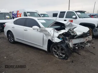 2008 Lexus LS 460 z VIN JTHBL46FX85065048, wystawiony jako IAAI lot #41653729 z przebiegiem 159 201 mil mil oraz . Historia ofert i sprzedaży dostępna na DreamBid. Obrazek 1.