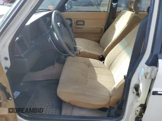 1993 Volvo 240 z VIN YV1AS8805P1479399, wystawiony jako Copart lot #72442804 z przebiegiem 163 003 mil mil oraz Szkody całkowita. Historia ofert i sprzedaży dostępna na DreamBid. Obrazek 7.