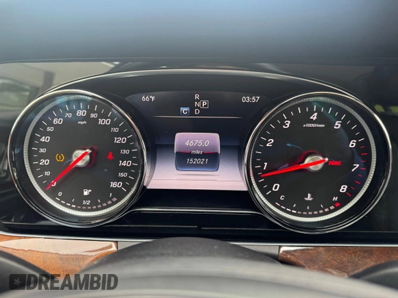 2017 Mercedes-Benz E 300 Luxury z VIN WDDZF4KB3HA208509, wystawiony jako Copart lot #59420695 z przebiegiem 152 021 mil mil oraz Czysty tytuł • Clean title. Historia ofert i sprzedaży dostępna na DreamBid. Obrazek 8.