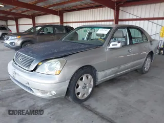 2001 Lexus LS 430 z VIN JTHBN30F210011128, wystawiony jako IAAI lot #41267857 z przebiegiem 451 328 mil mil oraz . Historia ofert i sprzedaży dostępna na DreamBid. Obrazek 2.