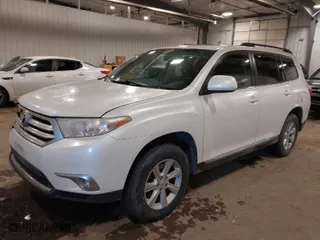 2011 Toyota Highlander with VIN 5TDBK3EH4BS083872, listed as a IAAI auction lot 41392392 with 305,143 mi miles. Bid and sale history available at carsss.com. Image 2.