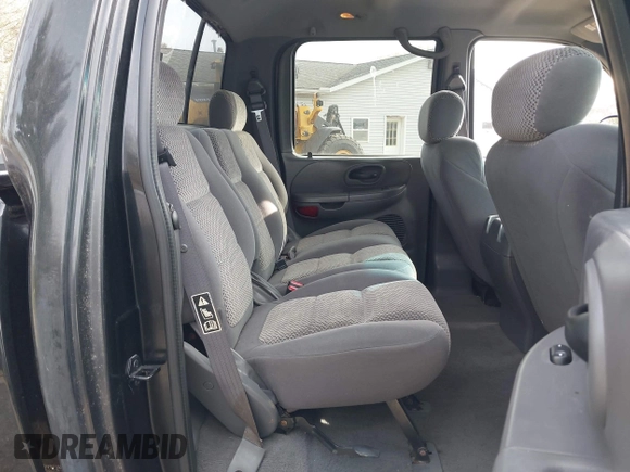 2002 Ford F-150 XLT with VIN 1FTRW08L12KB91777, listed as a IAAI auction lot 42007013 with 192,758 mi miles. Bid and sale history available at carsss.com. Image 8.