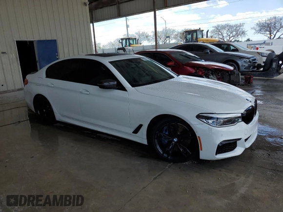 2020 BMW 5 Series M550i xDrive z VIN WBAJS7C07LBN96328, wystawiony jako Copart lot #52234045 z przebiegiem 46 515 mil mil oraz Nie do naprawy • Non repairable. Historia ofert i sprzedaży dostępna na DreamBid. Obrazek 4.