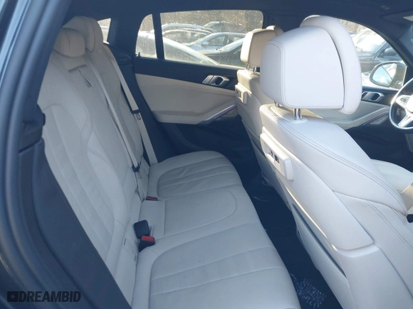 2022 BMW X6 xDrive40i with VIN 5UXCY6C01N9K27445, listed as a IAAI auction lot 41295221 with 28,328 mi miles. Bid and sale history available at carsss.com. Image 8.