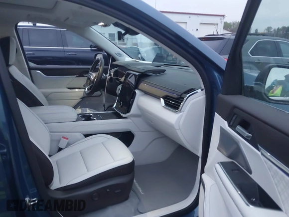 2024 GMC Acadia FWD Denali z VIN 1GKENLKS7RJ190012, wystawiony jako IAAI lot #41907629 z przebiegiem 9 918 mil mil oraz . Historia ofert i sprzedaży dostępna na DreamBid. Obrazek 5.
