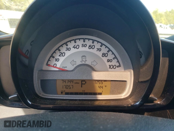 2014 Smart fortwo Pure с VIN WMEEJ3BA0EK780282, выставлен на аукционе Copart как лот 47691815 с пробегом 74 144 миль миль и Чистый • Clean title. История ставок и продаж доступна на DreamBid. Изображение 9.