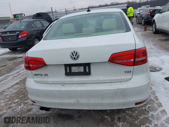 2015 Volkswagen Jetta Sedan 1.8T SE w/Connectivity with VIN 3VWD07AJXFM324240, listed as a IAAI auction lot 41558550 with 141,272 mi miles. Bid and sale history available at carsss.com. Image 16.
