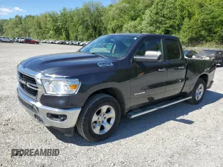 2019 Ram 1500 Big Horn z VIN 1C6SRFBT6KN898559, wystawiony jako Copart lot #57216335 z przebiegiem 144 823 mil mil oraz Szkoda całkowita • Salvage title. Historia ofert i sprzedaży dostępna na DreamBid. Obrazek 1.