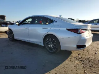 2022 Lexus ES 300h z VIN 58ADA1C18NU021904, wystawiony jako Copart lot #82488604 z przebiegiem 45 247 mil mil oraz Szkoda całkowita • Salvage title. Historia ofert i sprzedaży dostępna na DreamBid. Obrazek 2.
