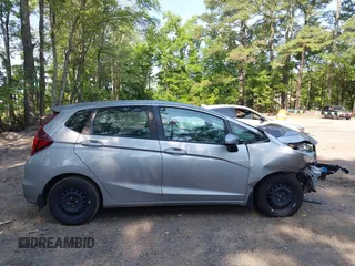 2020 Honda Fit LX z VIN 3HGGK5H47LM717334, wystawiony jako IAAI lot #42574053 z przebiegiem 81 279 mil mil oraz . Historia ofert i sprzedaży dostępna na DreamBid. Obrazek 13.