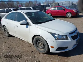 2014 Chevrolet Cruze 1LT z VIN 1G1PC5SB2E7260845, wystawiony jako IAAI lot #41847899 z przebiegiem 87 720 mil mil oraz . Historia ofert i sprzedaży dostępna na DreamBid. Obrazek 1.