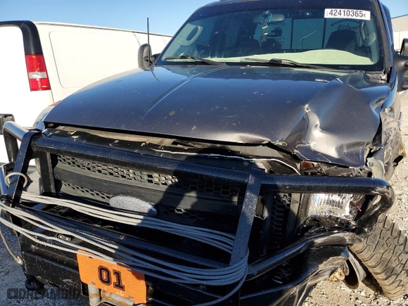 2005 Ford Super Duty F-250 XL with VIN 1FTSW21Y25EA64736, listed as a Copart auction lot 42410365 with 251,976 mi miles and Non Repairable. Bid and sale history available at carsss.com. Image 7.
