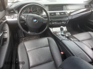 2013 BMW 5 Series 528i xDrive z VIN WBAXH5C53DDW16444, wystawiony jako Copart lot #61073205 z przebiegiem 102 612 mil mil oraz Czysty tytuł • Clean title. Historia ofert i sprzedaży dostępna na DreamBid. Obrazek 8.