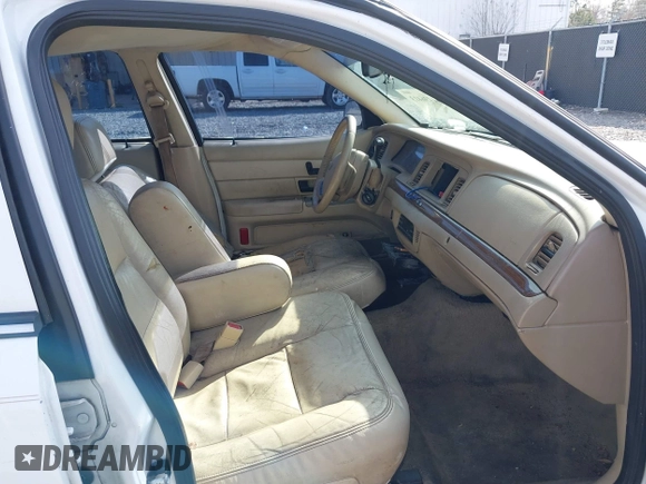2008 Ford Crown Victoria LX z VIN 2FAFP74V08X132618, wystawiony jako IAAI lot #41436413 z przebiegiem Nie podano mil oraz . Historia ofert i sprzedaży dostępna na DreamBid. Obrazek 5.