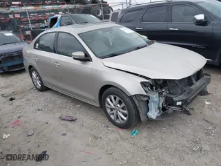 2013 Volkswagen Jetta Sedan SE with VIN 3VWDX7AJ1DM266978, listed as a IAAI auction lot 41717631 with 181,363 mi miles. Bid and sale history available at carsss.com. Image 1.