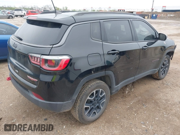 2019 Jeep Compass Trailhawk z VIN 3C4NJDDB5KT618149, wystawiony jako IAAI lot #41959320 z przebiegiem 99 795 mil mil oraz . Historia ofert i sprzedaży dostępna na DreamBid. Obrazek 4.
