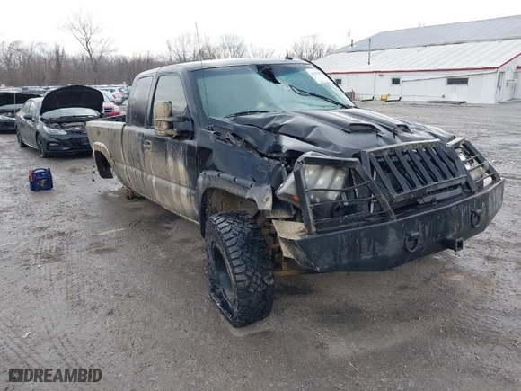 2003 Chevrolet Silverado 1500 LS with VIN 2GCEK19T831156203, listed as a IAAI auction lot 41513601 with 171,586 mi miles. Bid and sale history available at carsss.com. Image 1.