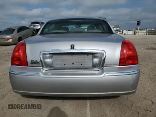 2009 Lincoln Town Car Signature Limited z VIN 2LNHM82V99X635551, wystawiony jako Copart lot #54103565 z przebiegiem 138 836 mil mil oraz Czysty tytuł • Clean title. Historia ofert i sprzedaży dostępna na DreamBid. Obrazek 6.