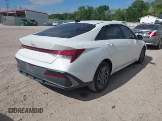 2024 Hyundai Elantra SEL с VIN KMHLM4DG4RU642352, выставлен на аукционе IAAI как лот 42020717 с пробегом 28 515 миль миль и . История ставок и продаж доступна на DreamBid. Изображение 4.