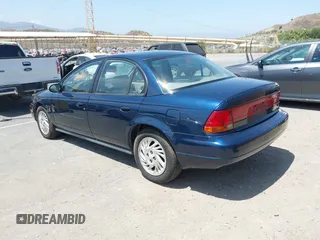 1998 Saturn SL z VIN 1G8ZK5270WZ174447, wystawiony jako IAAI lot #42543578 z przebiegiem 137 326 mil mil oraz . Historia ofert i sprzedaży dostępna na DreamBid. Obrazek 3.