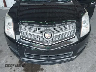 2011 Cadillac SRX Luxury Collection z VIN 3GYFNAEY9BS653352, wystawiony jako IAAI lot #42345078 z przebiegiem 118 030 mil mil oraz . Historia ofert i sprzedaży dostępna na DreamBid. Obrazek 14.