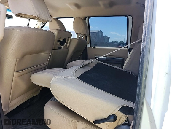 2011 Ford F-250 XL with VIN 1FT7W2BT7BEC63768, listed as a IAAI auction lot 42833330 with 293,135 mi miles and . Bid and sale history available at DreamBid. Image 4.
