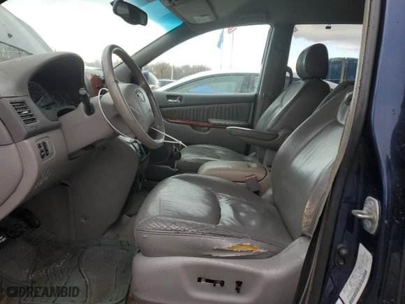 2004 Toyota Sienna XLE with VIN 5TDBA22C14S010077, listed as a Copart auction lot 42851905 with 246,082 mi miles and Clean Title. Bid and sale history available at carsss.com. Image 7.