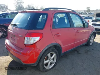2008 Suzuki SX4 Regional Edition z VIN JS2YA413585103516, wystawiony jako IAAI lot #41858485 z przebiegiem 164 337 mil mil oraz . Historia ofert i sprzedaży dostępna na DreamBid. Obrazek 4.