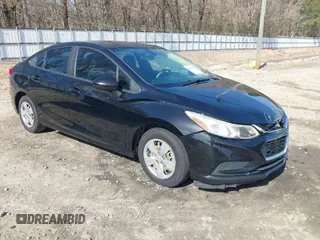 2017 Chevrolet Cruze LS z VIN 1G1BC5SM6H7107353, wystawiony jako IAAI lot #41817282 z przebiegiem 169 385 mil mil oraz . Historia ofert i sprzedaży dostępna na DreamBid. Obrazek 1.