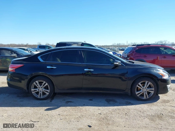 2013 Nissan Altima 3.5 SL with VIN 1N4BL3AP0DN465874, listed as a IAAI auction lot 41198257 with 183,265 mi miles. Bid and sale history available at carsss.com. Image 13.