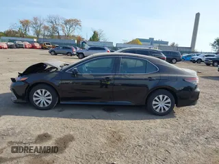 2022 Toyota Camry Hybrid LE with VIN 4T1C31AK1NU580817, listed as a IAAI auction lot 40719068 with 41,455 mi miles. Bid and sale history available at carsss.com. Image 15.