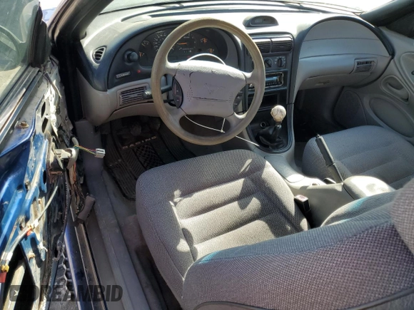1997 Ford Mustang with VIN 1FALP404XVF156625, listed as a Copart auction lot 43497705 with 194,551 mi miles and Salvage Title. Bid and sale history available at carsss.com. Image 8.