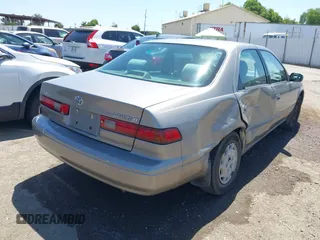 1998 Toyota Camry LE z VIN 4T1BG22K8WU216321, wystawiony jako IAAI lot #42316977 z przebiegiem 227 166 mil mil oraz . Historia ofert i sprzedaży dostępna na DreamBid. Obrazek 4.
