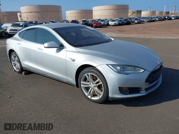 2013 Tesla Model S with VIN 5YJSA1AC3DFP10537, listed as a IAAI auction lot 40707549 with 103,111 mi miles and . Bid and sale history available at DreamBid. Image 1.