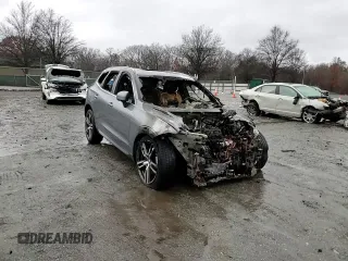 2018 Volvo XC60 Momentum with VIN LYV102RK8JB121710, listed as a Copart auction lot 84376034 with Not Provided miles and Salvage Title. Bid and sale history available at carsss.com. Image 11.