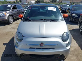 2014 FIAT 500e z VIN 3C3CFFGE8ET175918, wystawiony jako IAAI lot #42226000 z przebiegiem 31 656 mil mil oraz . Historia ofert i sprzedaży dostępna na DreamBid. Obrazek 12.