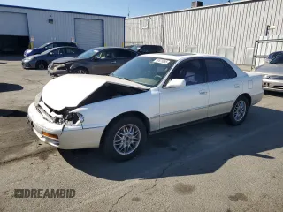 1996 Toyota Camry LE z VIN JT2BF12K3T0139807, wystawiony jako Copart lot #57675855 z przebiegiem 258 601 mil mil oraz Szkoda całkowita • Salvage title. Historia ofert i sprzedaży dostępna na DreamBid. Obrazek 1.