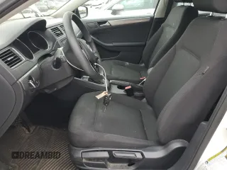 2015 Volkswagen Jetta SE z VIN 3VWD17AJ8FM212937, wystawiony jako Copart lot #56936995 z przebiegiem 99 158 mil mil oraz Czysty tytuł • Clean title. Historia ofert i sprzedaży dostępna na DreamBid. Obrazek 7.