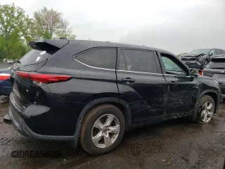 2020 Toyota Highlander L with VIN 5TDCZRBH2LS037465, listed as a Copart auction lot 55826835 with 104,868 mi miles and Salvage title. Bid and sale history available at DreamBid. Image 3.