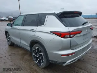 2024 Mitsubishi Outlander SE with VIN JA4J4VA89RZ063045, listed as a IAAI auction lot 41857314 with 17,708 mi miles. Bid and sale history available at carsss.com. Image 3.